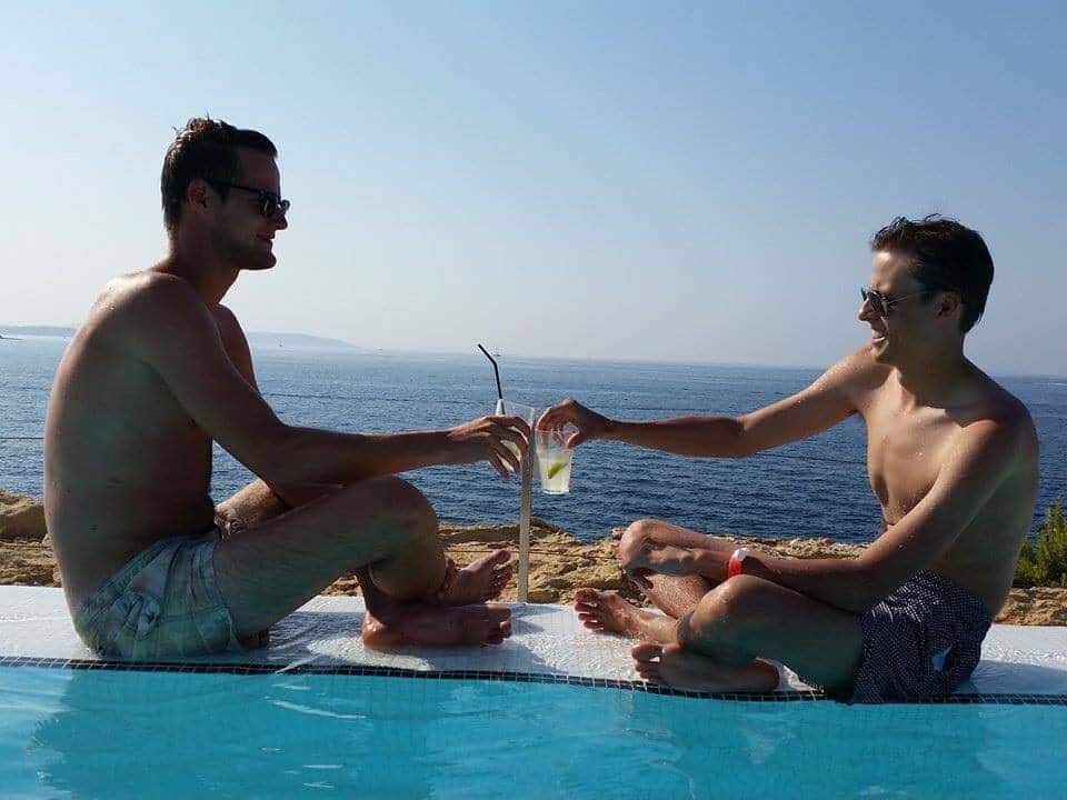 Formación práctica hotelera en Malta - Bebidas junto al océano