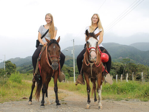 Prácticas en Centroamérica - montar a caballo en Costa Rica