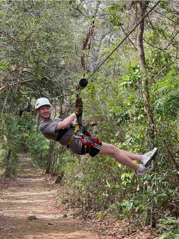 Praktikant zip lining